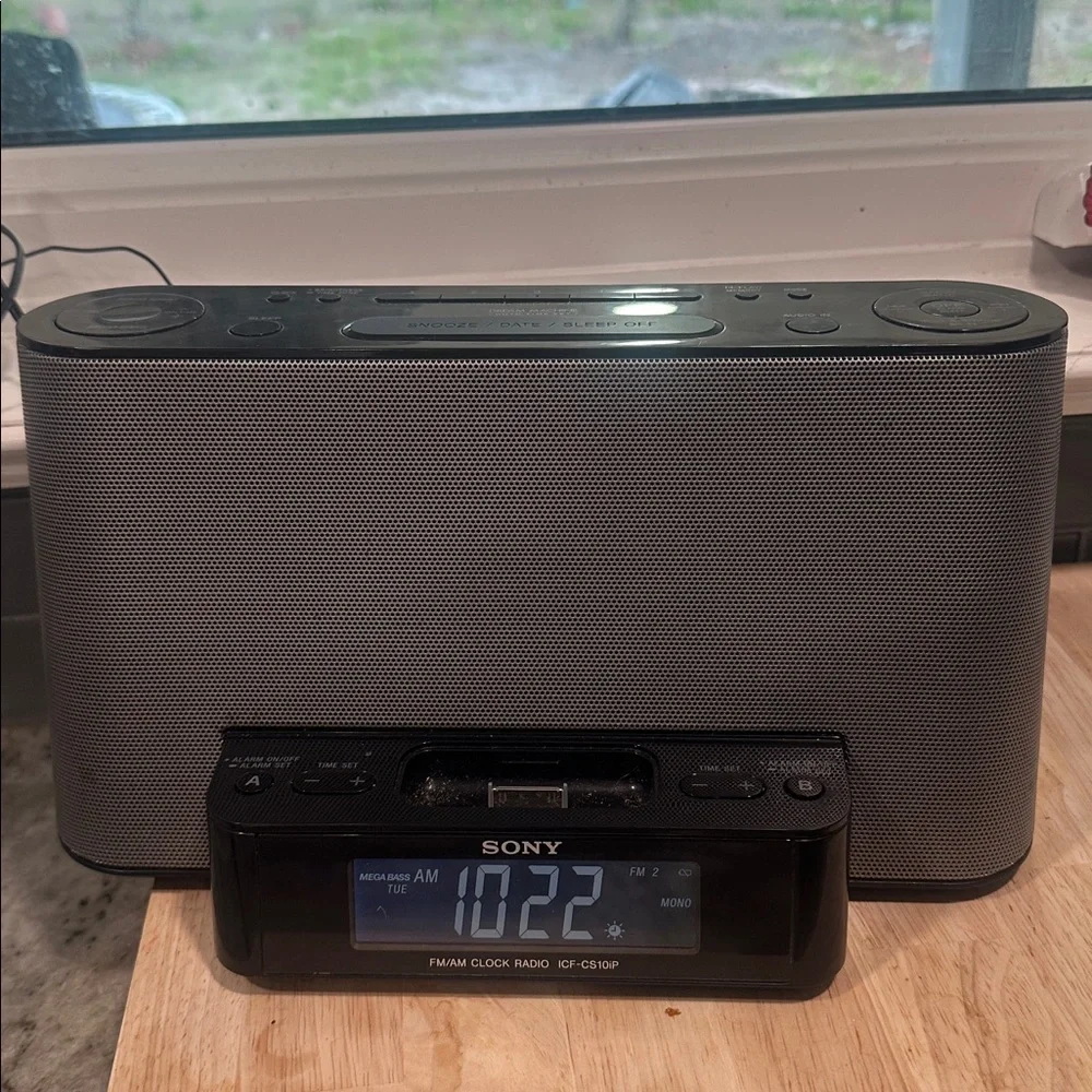 Dream Machine Sony ICF-CS10iP FM Clock Radio ipod Iphone Dock No Remote